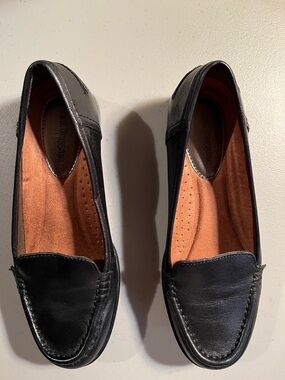 Hush Puppies Black Leather Women's Slip-On Loafer with Tan Insole